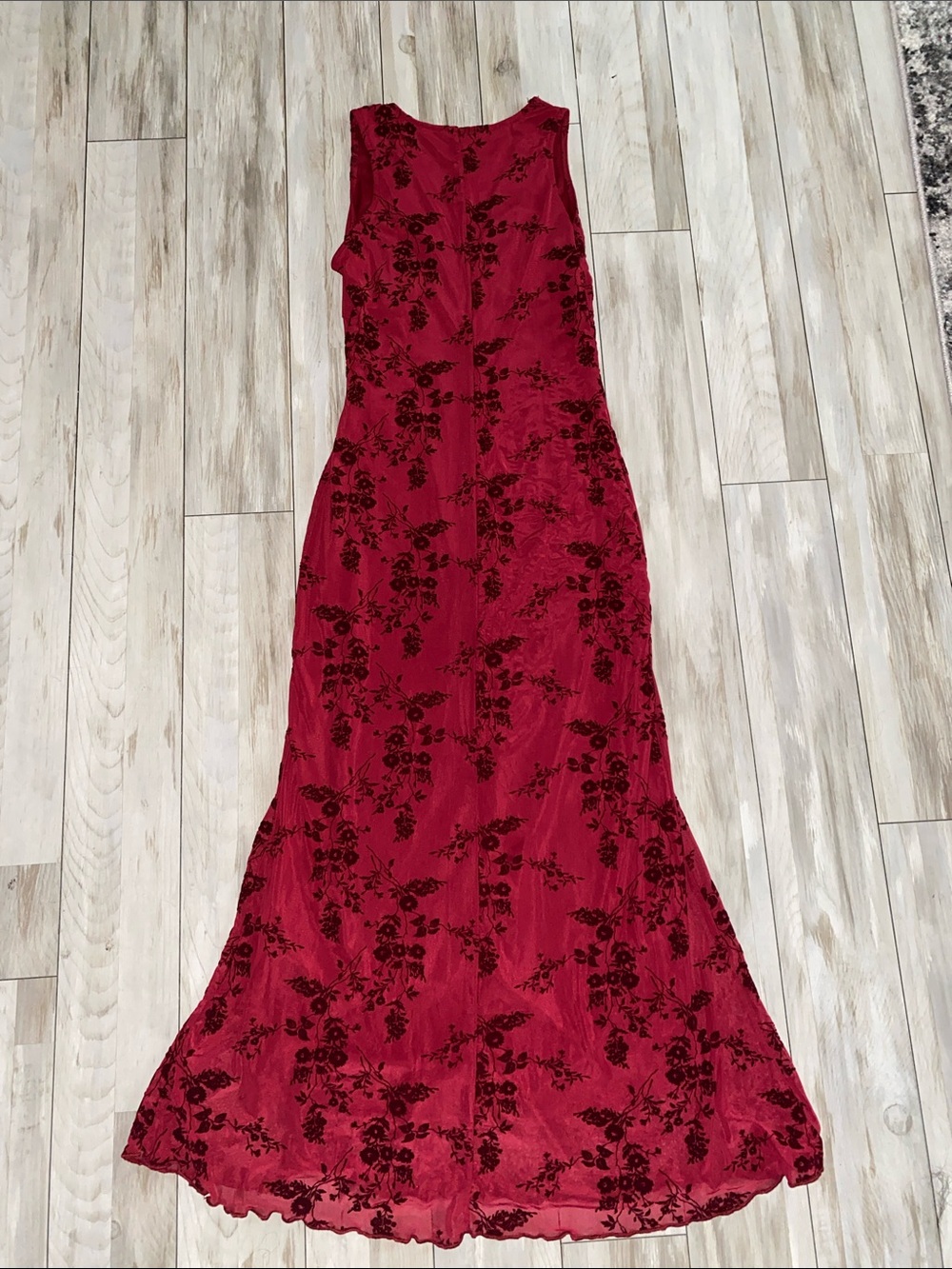 Sleeveless Wine Floral Maxi Dress with V-Neck - Picture 2 of 3